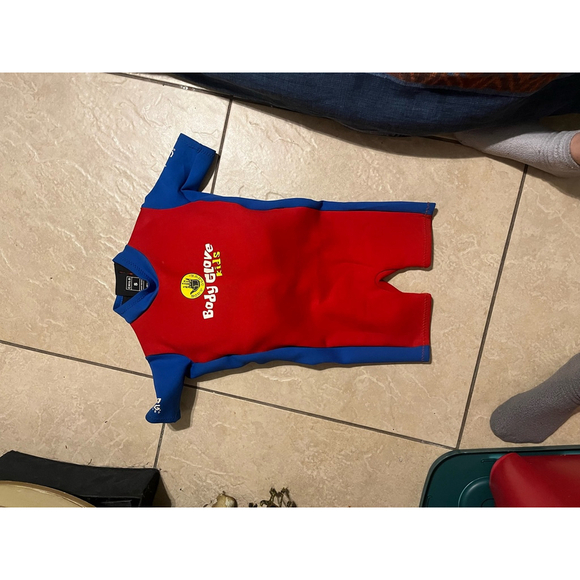 Child Body Glove Wetsuit Size S Red and Blue - Picture 2 of 3
